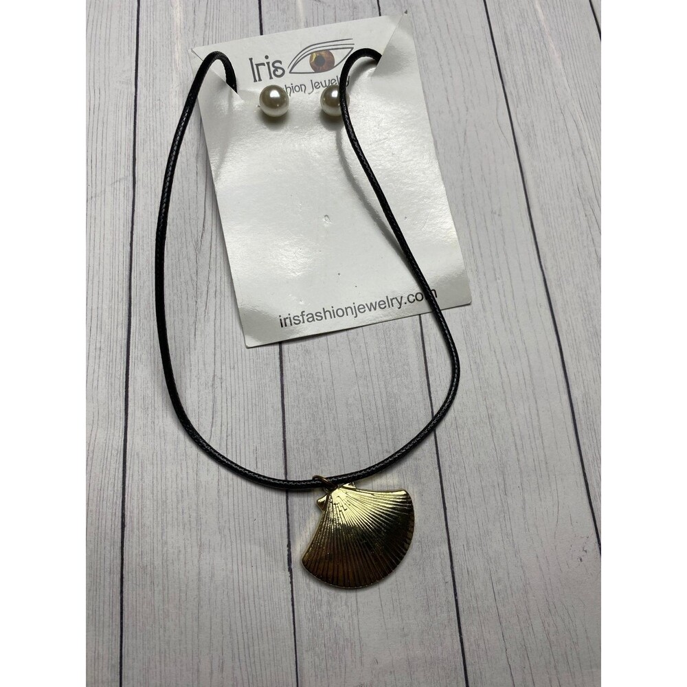 Iris Fashion Jewelry 2-Piece Pearl Studs & Gold Shell Pendant Set